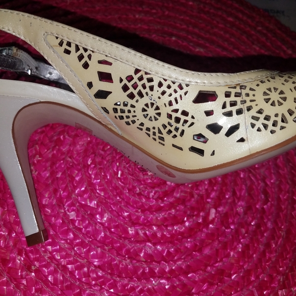 Gianni Bini "Kaley" heels- Size 7 - Picture 2 of 4